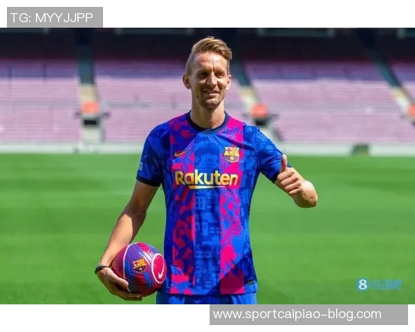 埃因霍温宣布卢克德容告别仪式球员荣登星光大道荣耀时刻