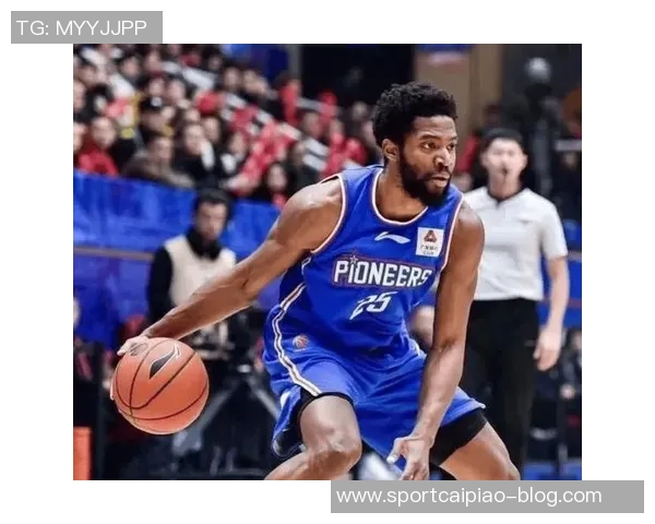 兰德尔上半场表现出色10投6中贡献15分3篮板3助攻数据全面 兰德尔上半场表现出色10投6中贡献15分3篮板3助攻数据全面